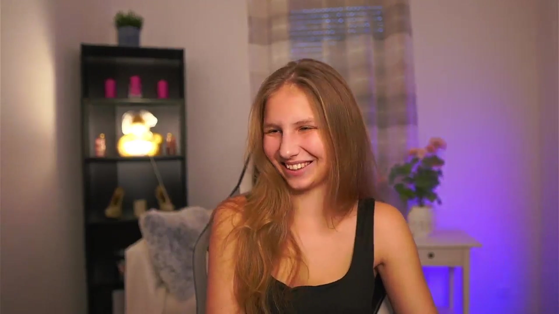 Gallery image thumbnail from Emmie_murray's myfreecams stream on, 02/01/2026, 15:46 image 9 of 20