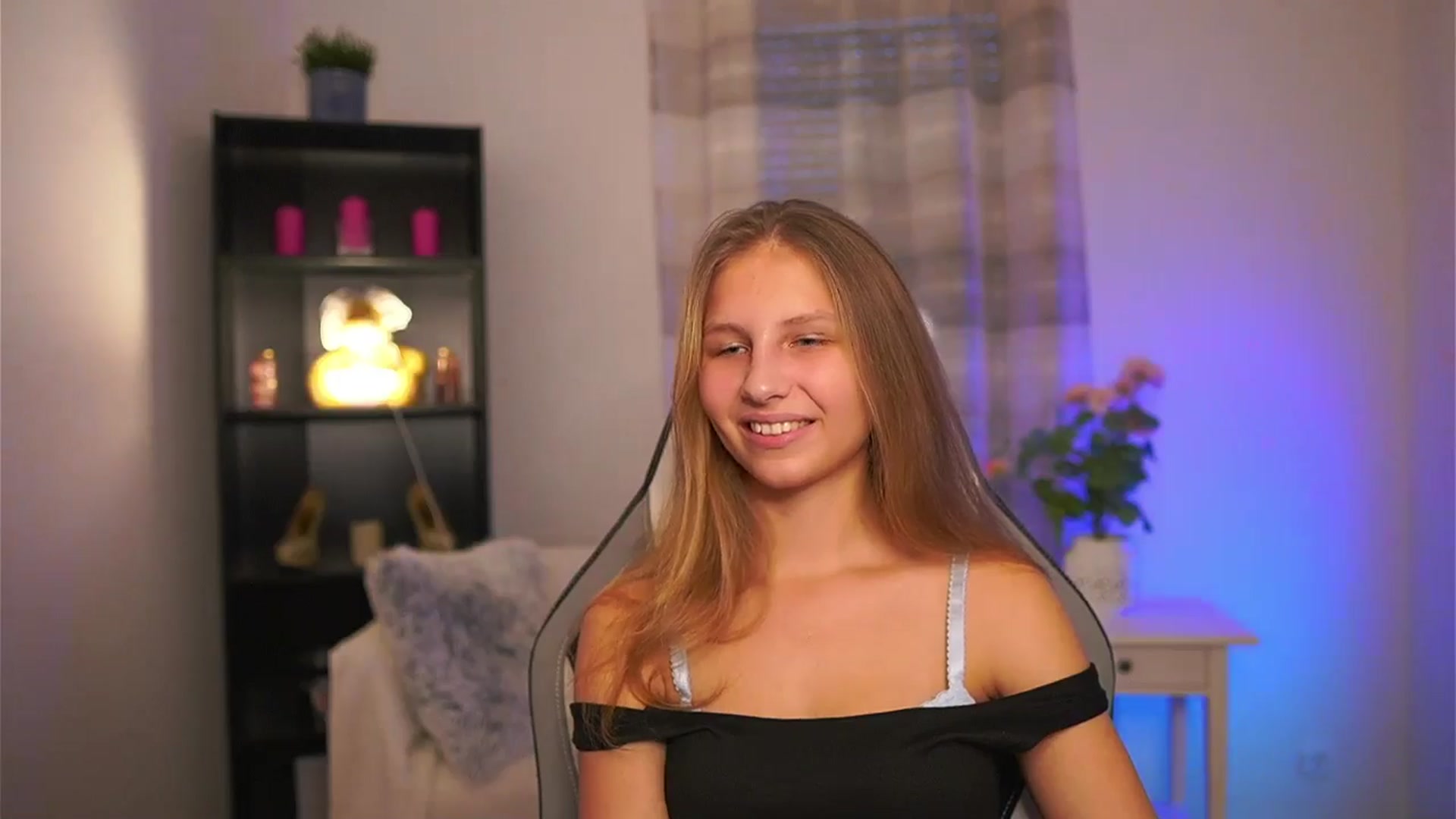 Gallery image thumbnail from Emmie_murray's myfreecams stream on, 02/01/2026, 15:46 image 15 of 20