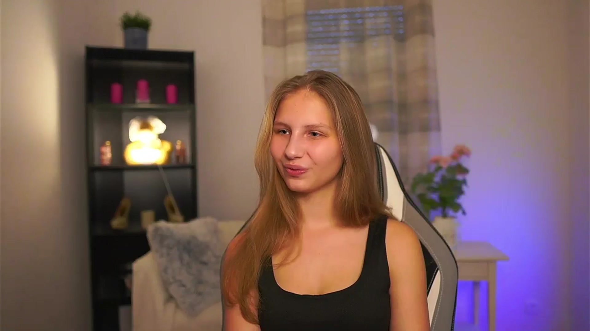 Gallery image thumbnail from Emmie_murray's myfreecams stream on, 02/01/2026, 15:46 image 10 of 20