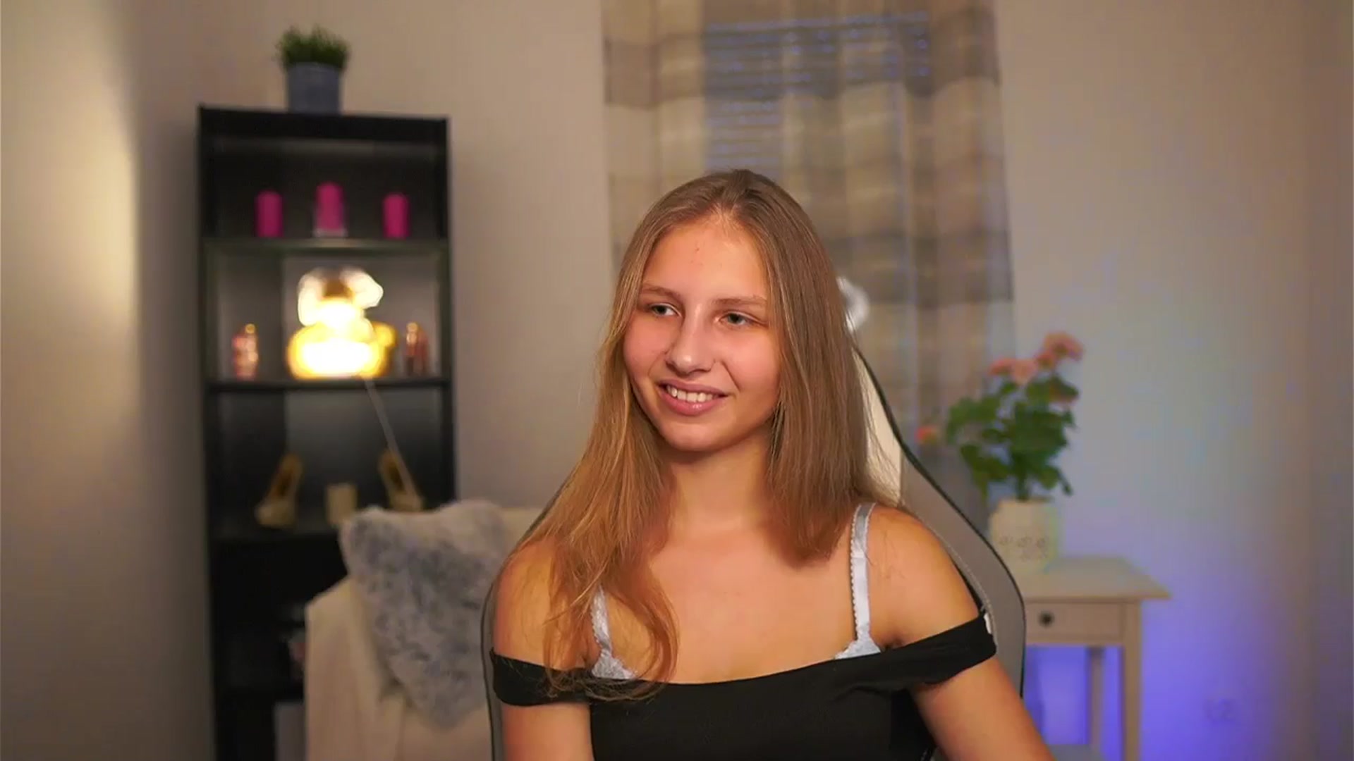 Gallery image thumbnail from Emmie_murray's myfreecams stream on, 02/01/2026, 15:46 image 14 of 20