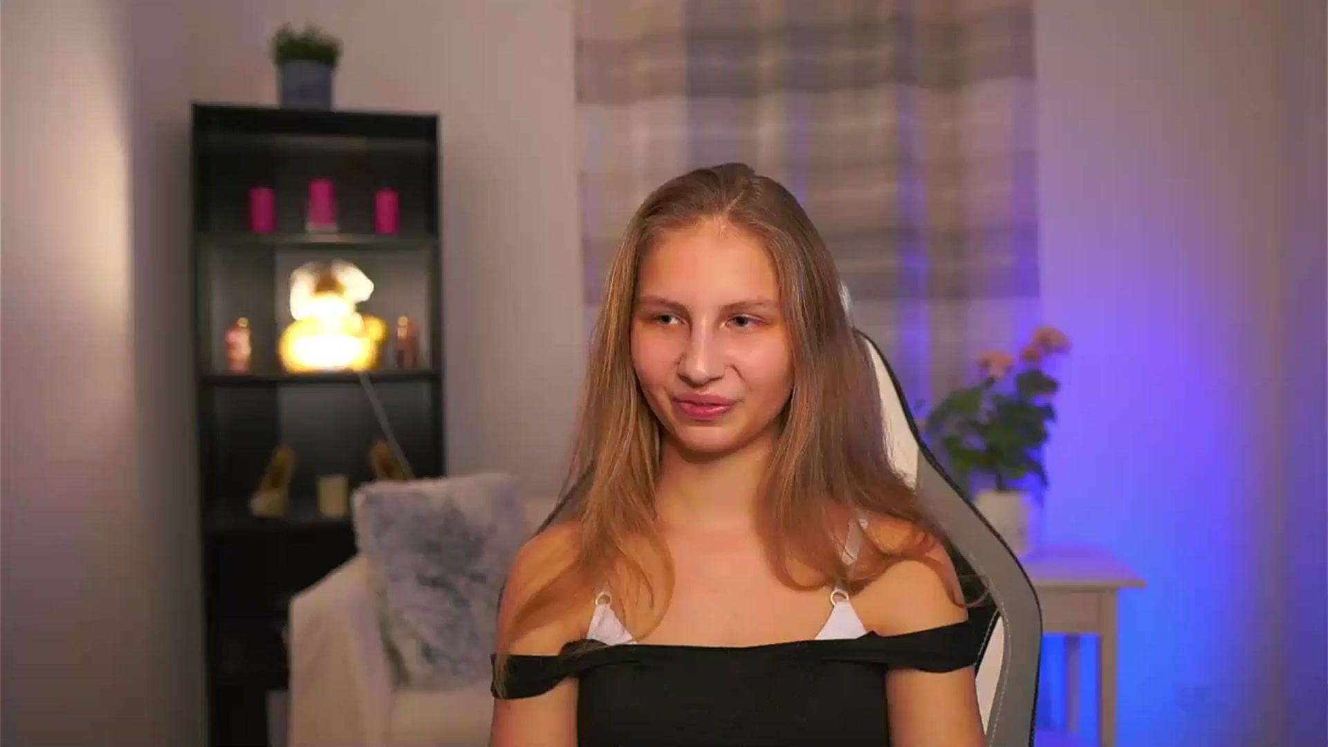 Gallery image thumbnail from Emmie_murray's myfreecams stream on, 02/04/2026, 17:50 image 8 of 20