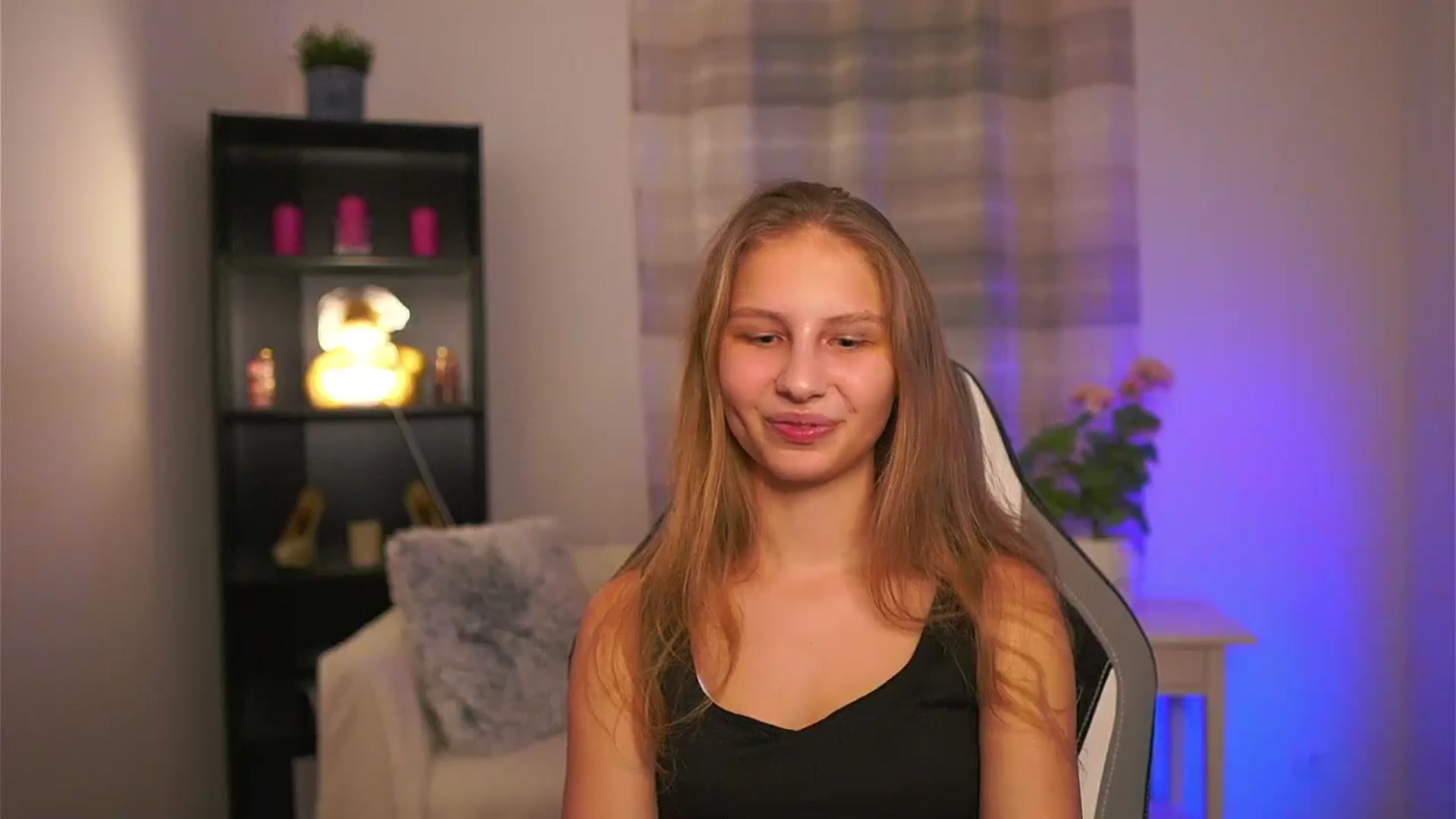 Gallery image thumbnail from Emmie_murray's myfreecams stream on, 02/04/2026, 17:50 image 6 of 20