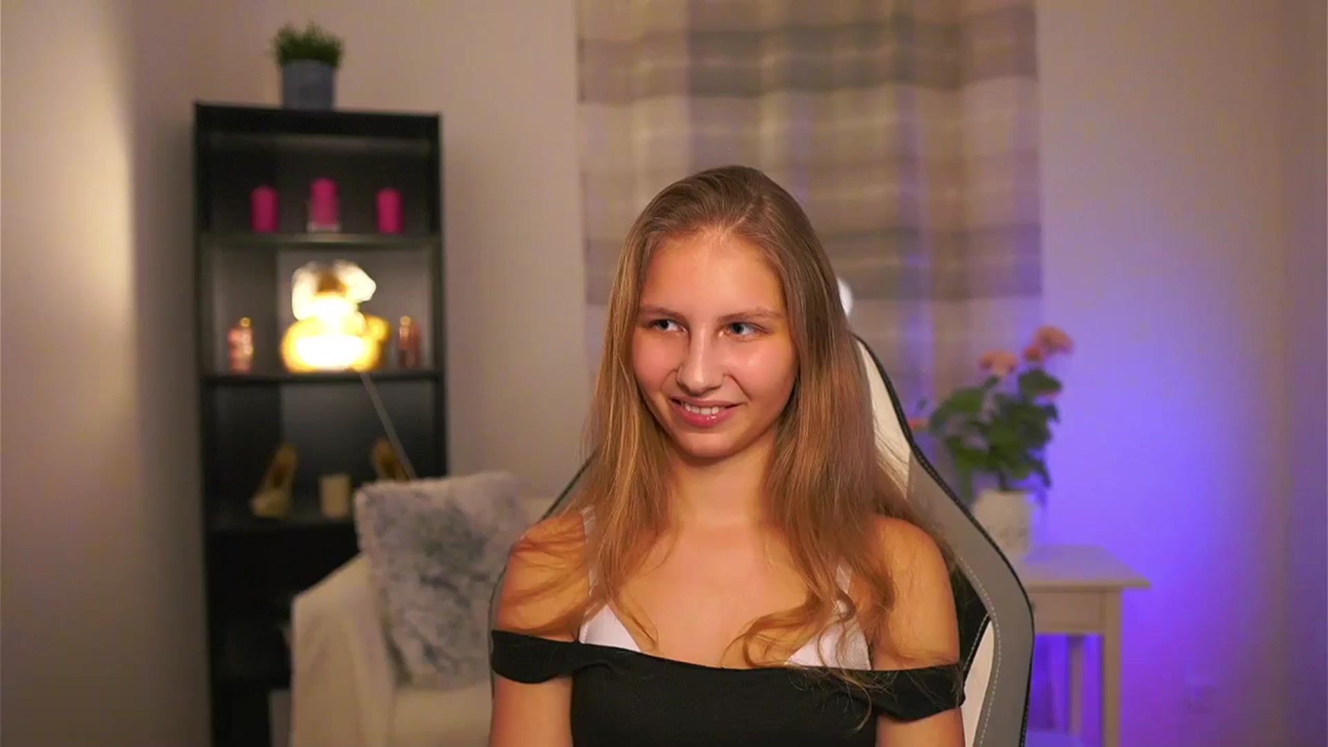 Gallery image thumbnail from Emmie_murray's myfreecams stream on, 02/04/2026, 17:50 image 10 of 20