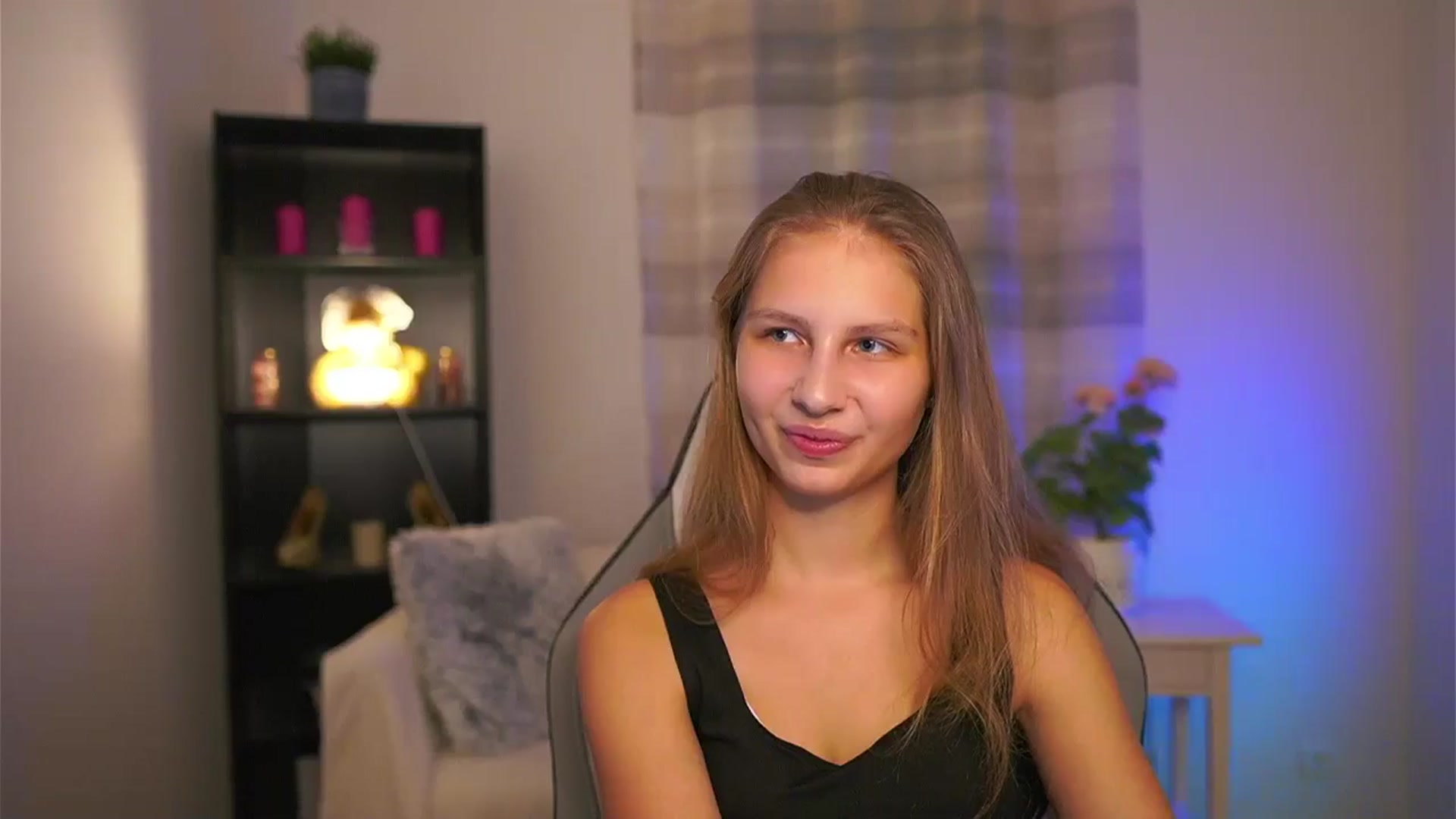 Gallery image thumbnail from Emmie_murray's myfreecams stream on, 02/04/2026, 17:50 image 3 of 20