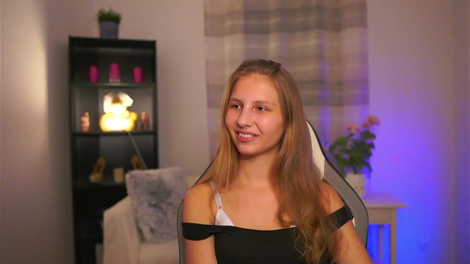 Gallery image thumbnail from Emmie_murray's myfreecams stream on, 02/04/2026, 17:50 image 13 of 20