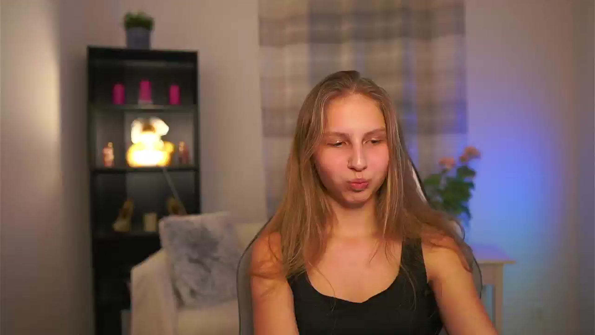 Gallery image thumbnail from Emmie_murray's myfreecams stream on, 02/04/2026, 17:50 image 5 of 20