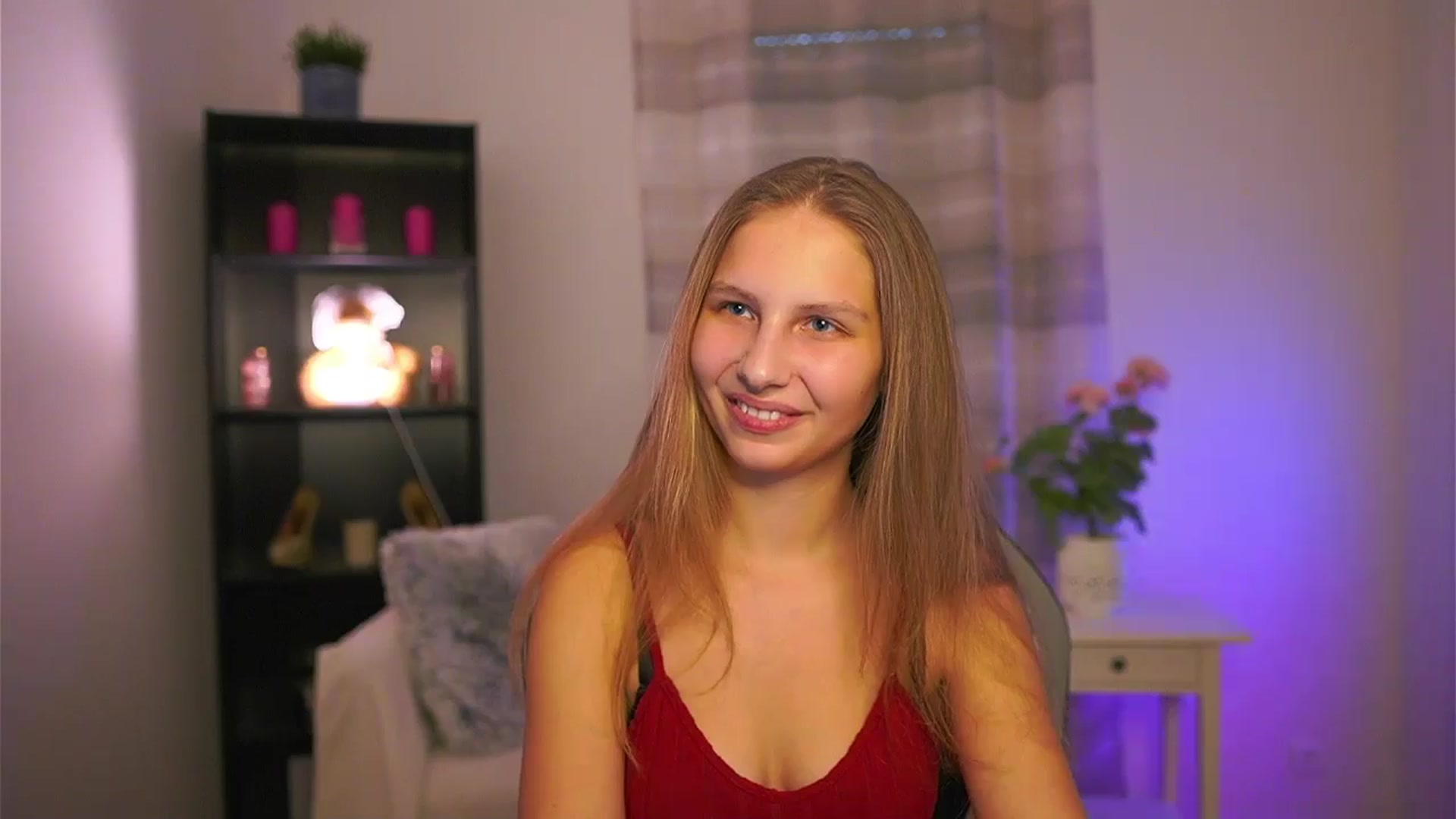 Gallery image thumbnail from Emmie_murray's myfreecams stream on, 02/06/2026, 15:06 image 17 of 20