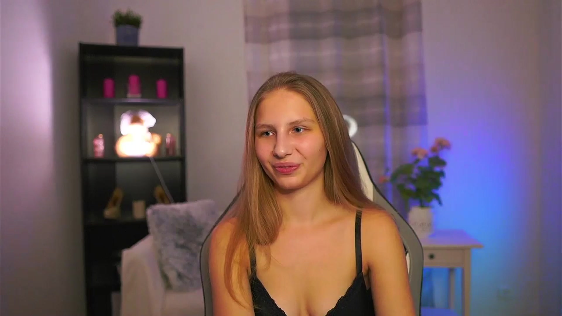 Gallery image thumbnail from Emmie_murray's myfreecams stream on, 02/06/2026, 20:16 image 7 of 20