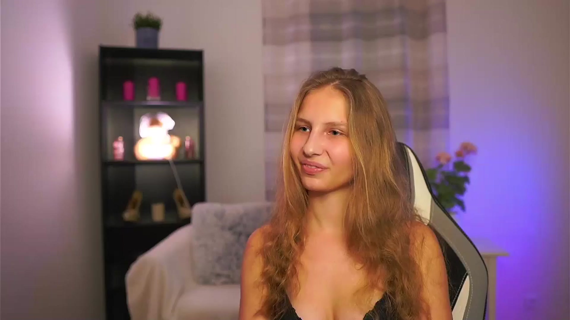 Gallery image thumbnail from Emmie_murray's myfreecams stream on, 02/12/2026, 16:20 image 10 of 20