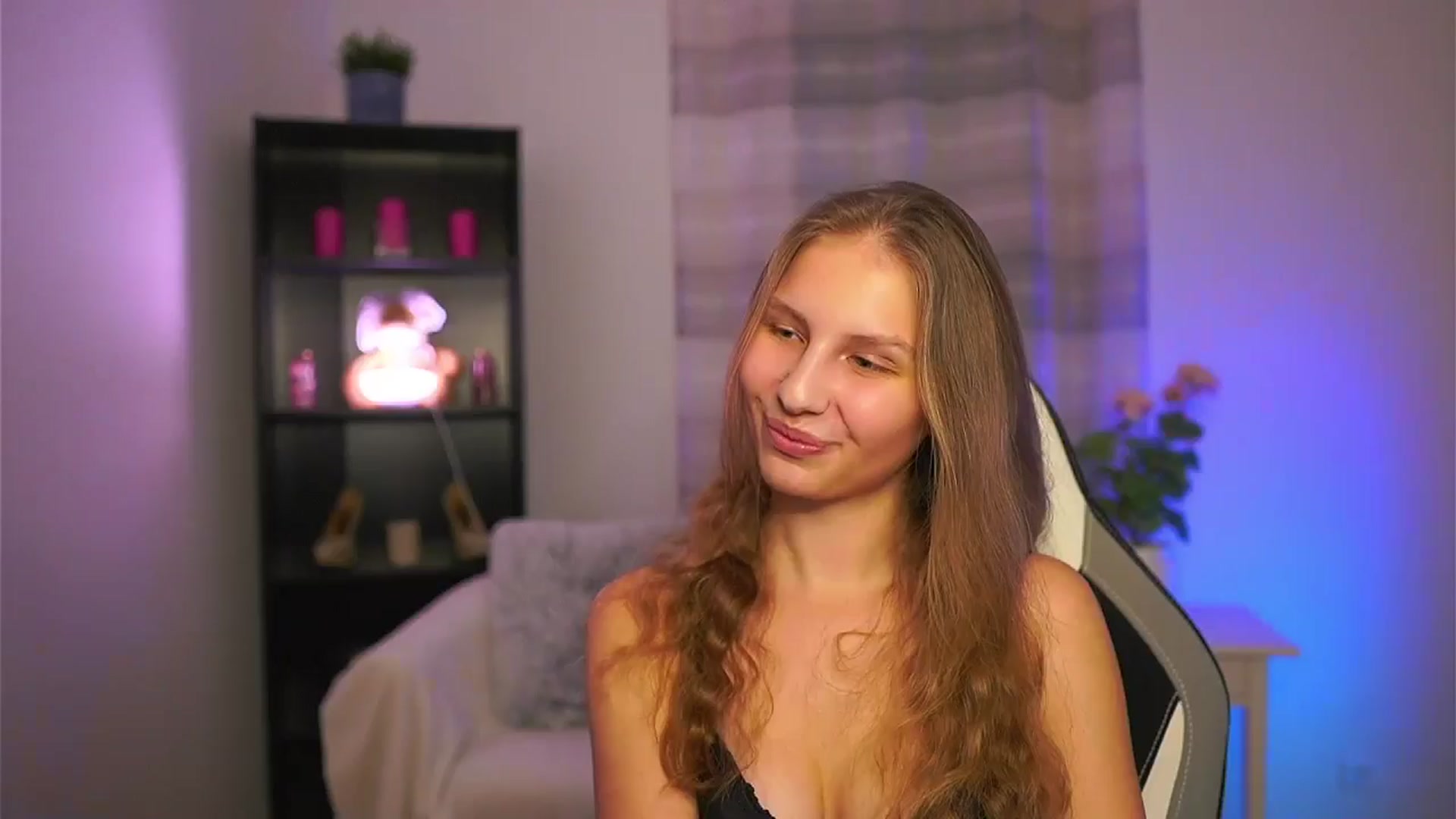 Gallery image thumbnail from Emmie_murray's myfreecams stream on, 02/12/2026, 16:20 image 14 of 20