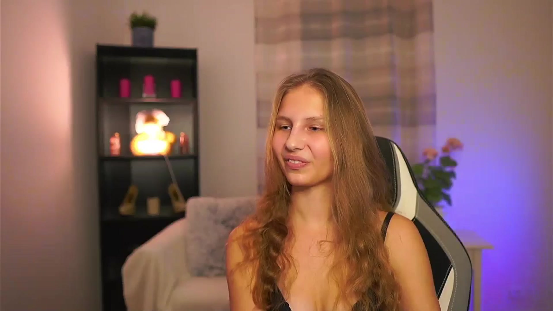 Gallery image thumbnail from Emmie_murray's myfreecams stream on, 02/12/2026, 16:20 image 15 of 20