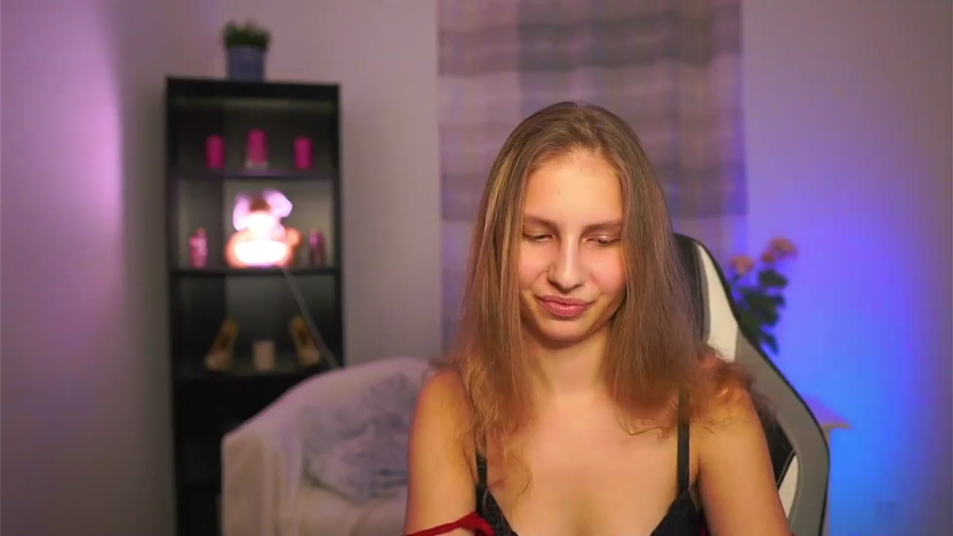 Gallery image thumbnail from Emmie_murray's myfreecams stream on, 02/12/2026, 18:37 image 6 of 20