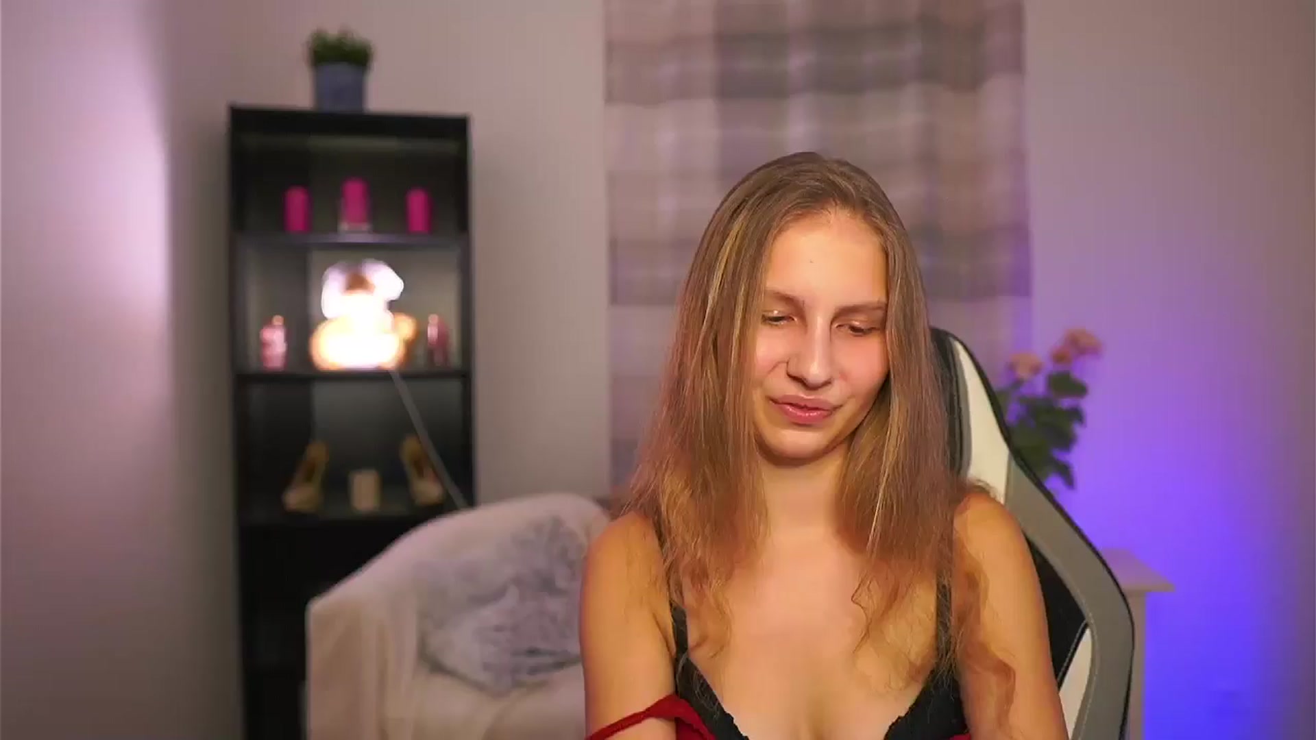 Gallery image thumbnail from Emmie_murray's myfreecams stream on, 02/12/2026, 18:37 image 7 of 20