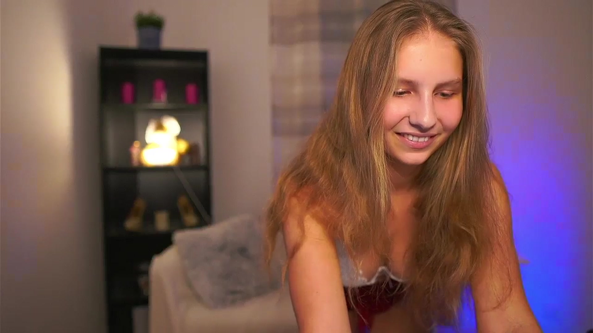Gallery image thumbnail from Emmie_murray's myfreecams stream on, 02/13/2026, 19:24 image 15 of 20