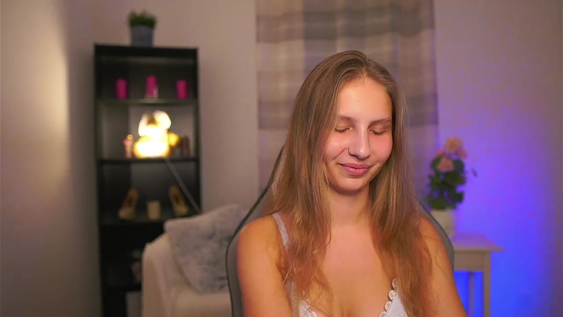 Gallery image thumbnail from Emmie_murray's myfreecams stream on, 02/13/2026, 19:24 image 13 of 20