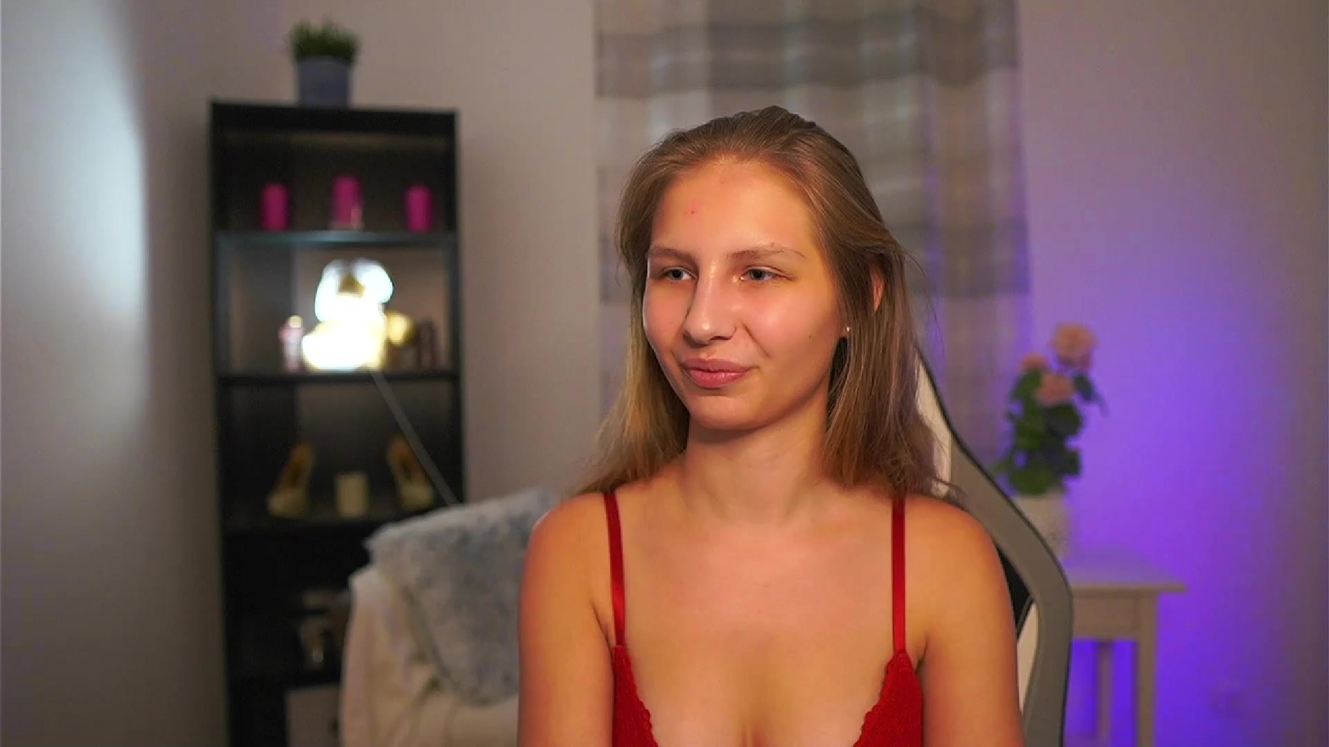 Gallery image thumbnail from Emmie_murray's myfreecams stream on, 02/15/2026, 18:03 image 15 of 20
