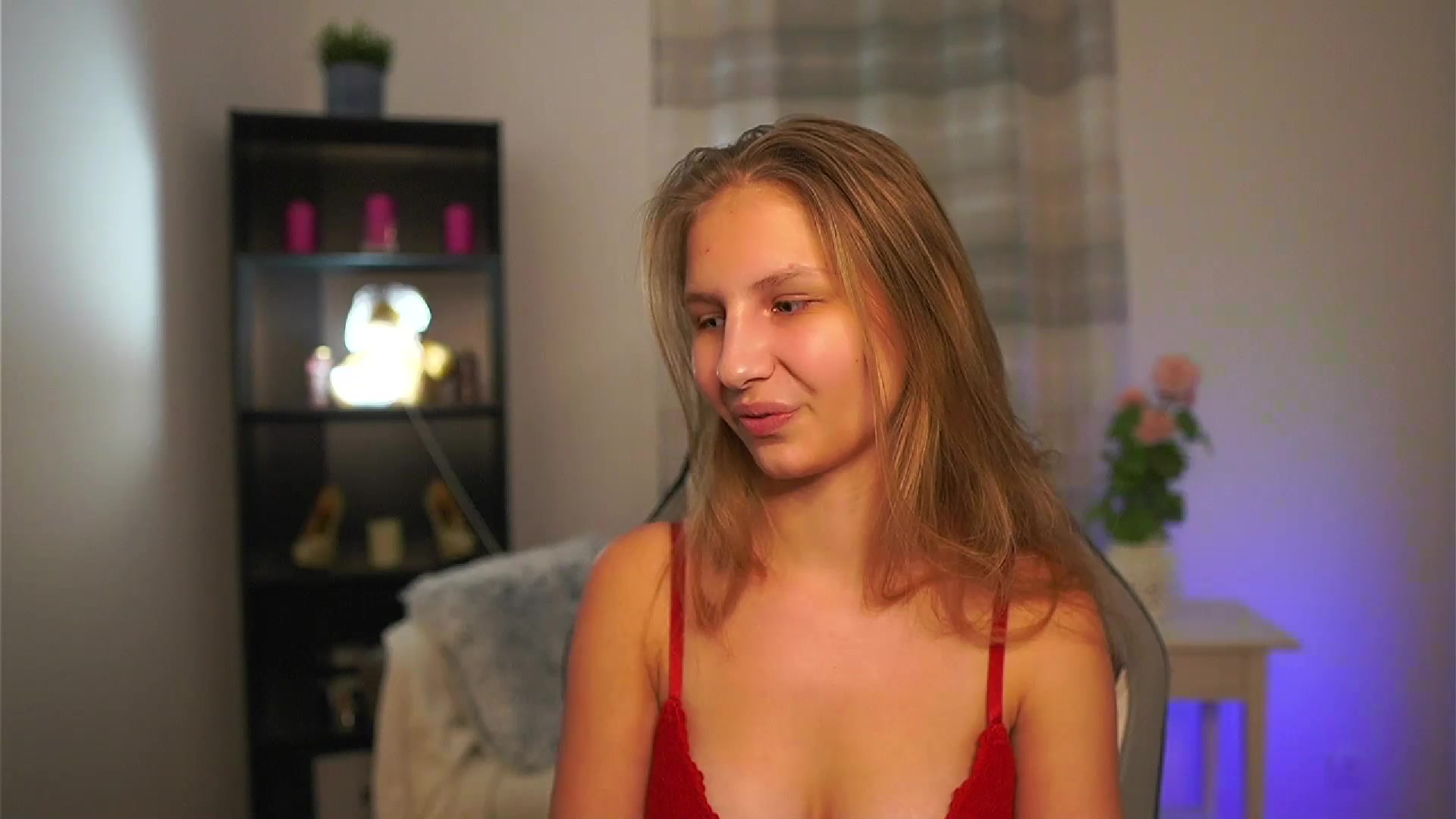 Gallery image thumbnail from Emmie_murray's myfreecams stream on, 02/15/2026, 18:03 image 9 of 20