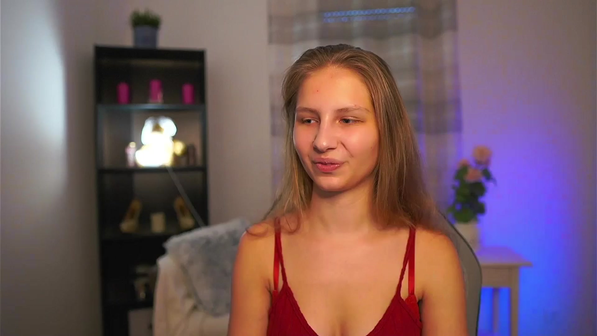 Gallery image thumbnail from Emmie_murray's myfreecams stream on, 02/15/2026, 18:03 image 2 of 20