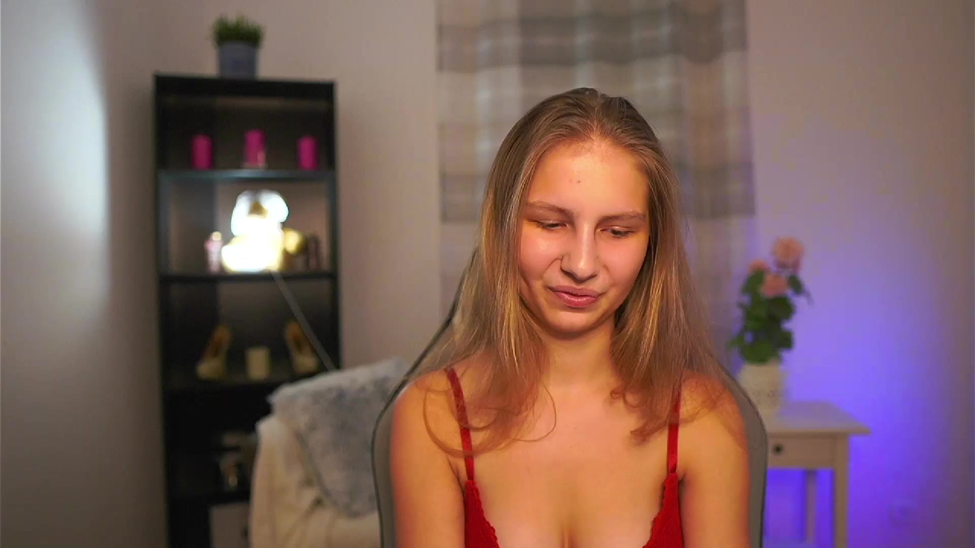 Gallery image thumbnail from Emmie_murray's myfreecams stream on, 02/15/2026, 18:03 image 12 of 20