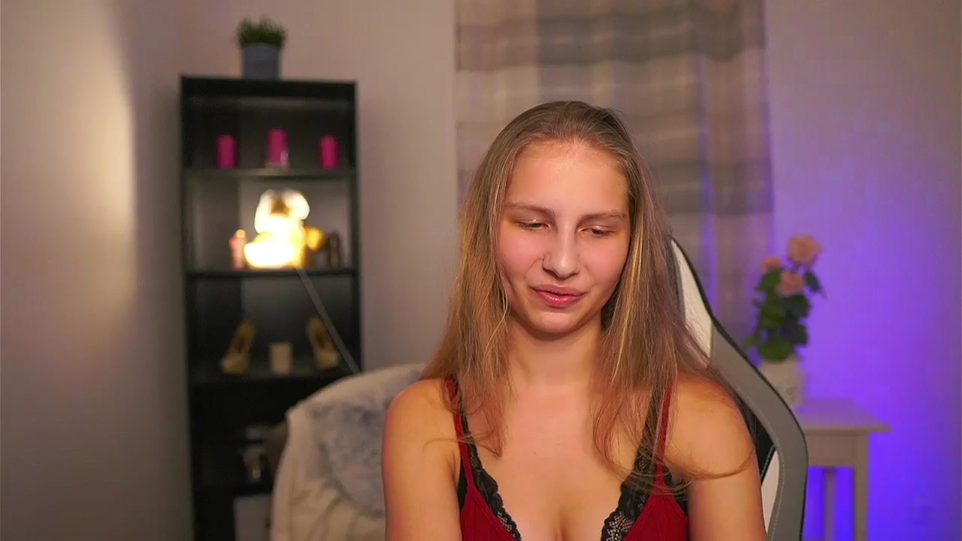 Gallery image thumbnail from Emmie_murray's myfreecams stream on, 02/19/2026, 20:00 image 4 of 20