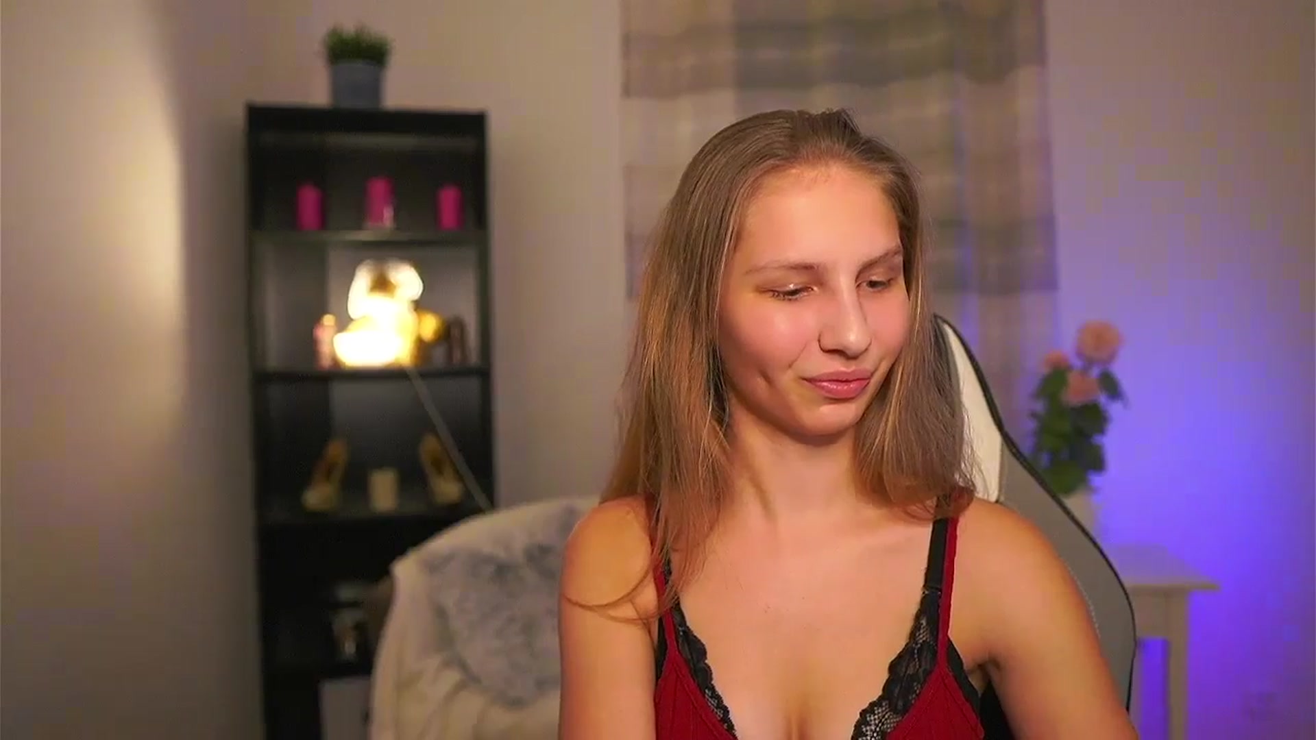Gallery image thumbnail from Emmie_murray's myfreecams stream on, 02/19/2026, 20:00 image 2 of 20
