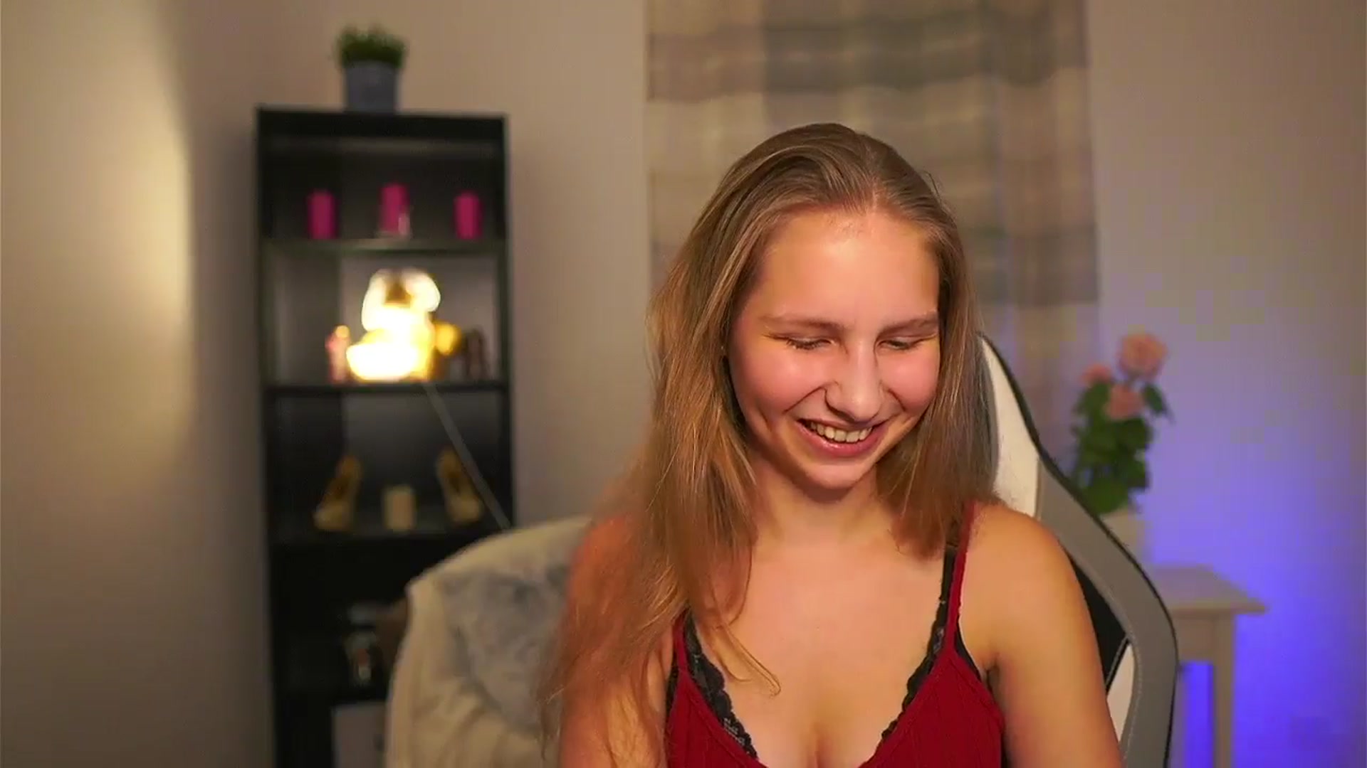 Gallery image thumbnail from Emmie_murray's myfreecams stream on, 02/19/2026, 20:00 image 5 of 20