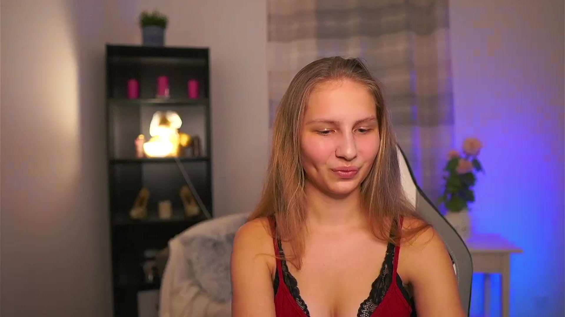 Gallery image thumbnail from Emmie_murray's myfreecams stream on, 02/19/2026, 20:00 image 3 of 20