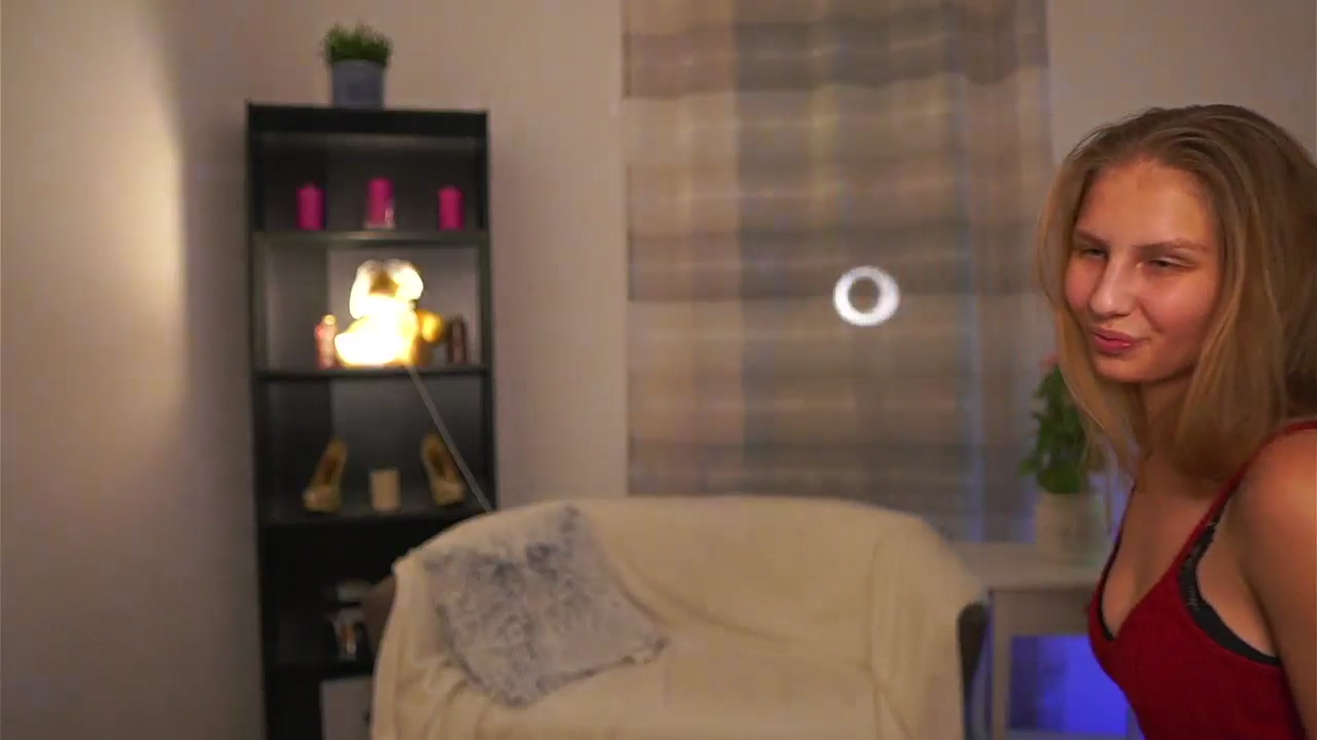 Gallery image thumbnail from Emmie_murray's myfreecams stream on, 02/19/2026, 20:00 image 10 of 20