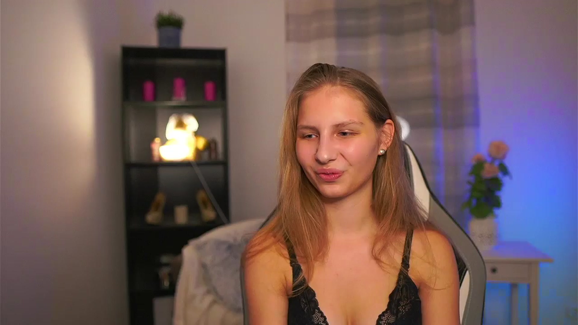 Gallery image thumbnail from Emmie_murray's myfreecams stream on, 02/19/2026, 22:29 image 15 of 20