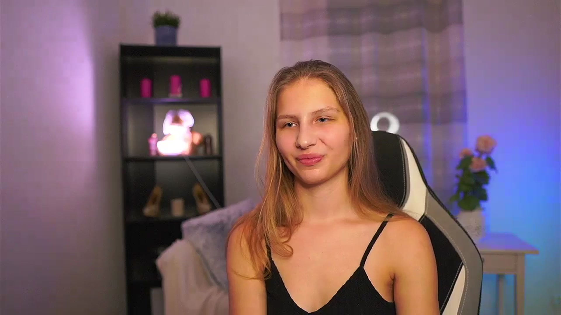 Gallery image thumbnail from Emmie_murray's myfreecams stream on, 02/20/2026, 17:22 image 3 of 20