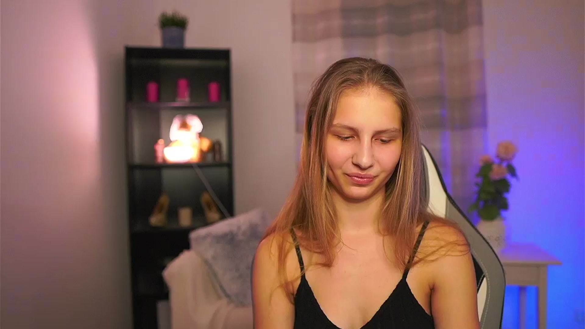 Gallery image thumbnail from Emmie_murray's myfreecams stream on, 02/20/2026, 17:22 image 1 of 20
