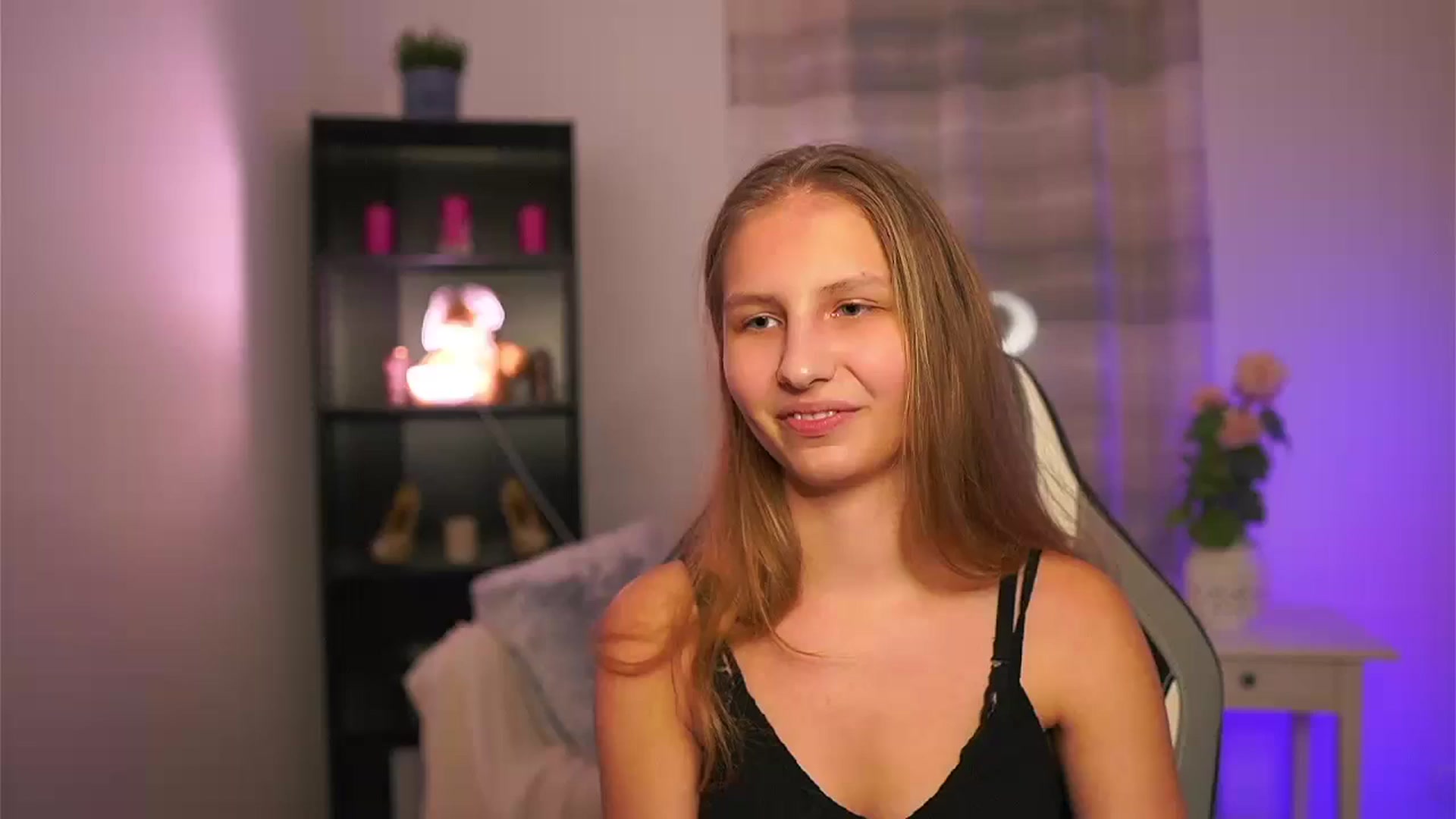 Gallery image thumbnail from Emmie_murray's myfreecams stream on, 02/20/2026, 23:04 image 1 of 20
