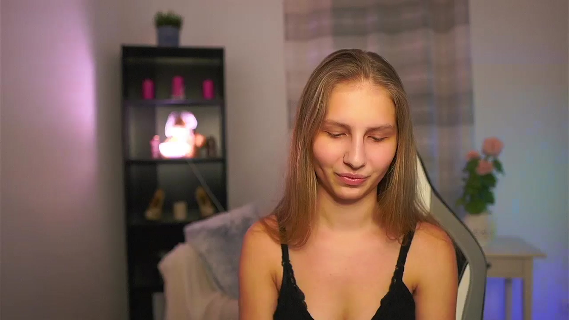 Gallery image thumbnail from Emmie_murray's myfreecams stream on, 02/20/2026, 23:04 image 3 of 20
