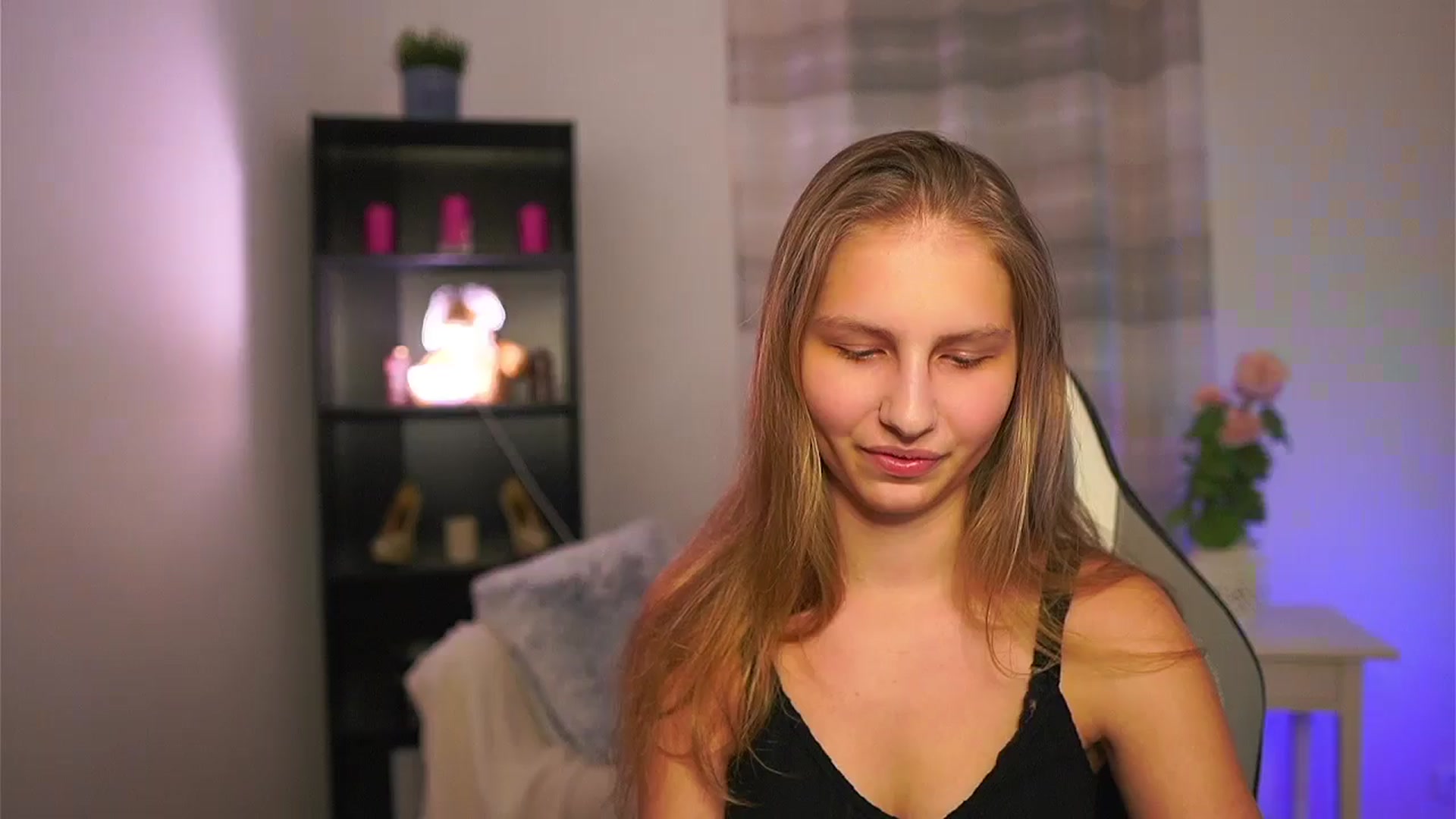Gallery image thumbnail from Emmie_murray's myfreecams stream on, 02/20/2026, 23:04 image 2 of 20