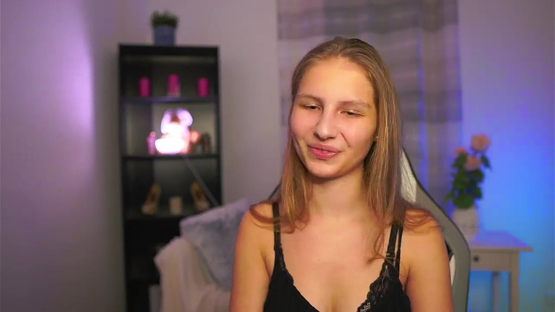 Gallery image thumbnail from Emmie_murray's myfreecams stream on, 02/20/2026, 23:04 image 5 of 20