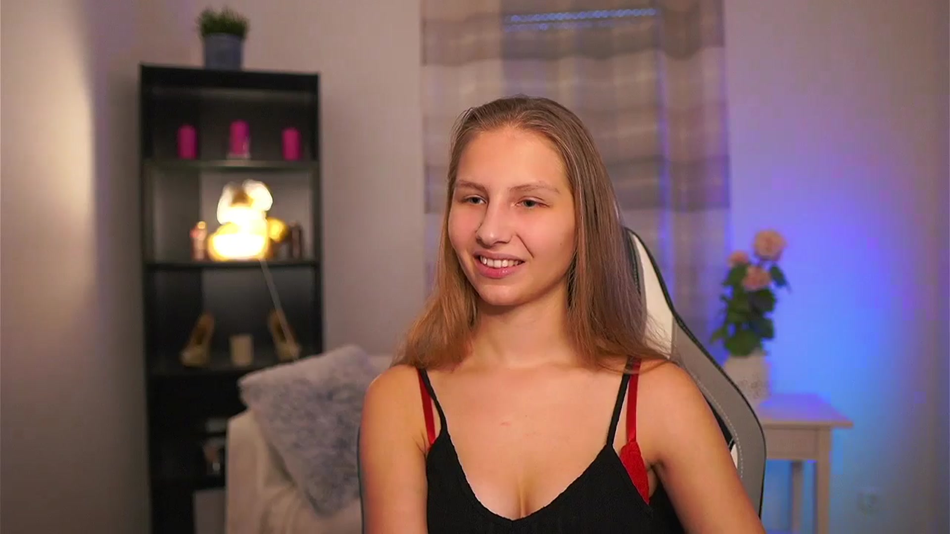 Gallery image thumbnail from Emmie_murray's myfreecams stream on, 02/21/2026, 16:40 image 11 of 20