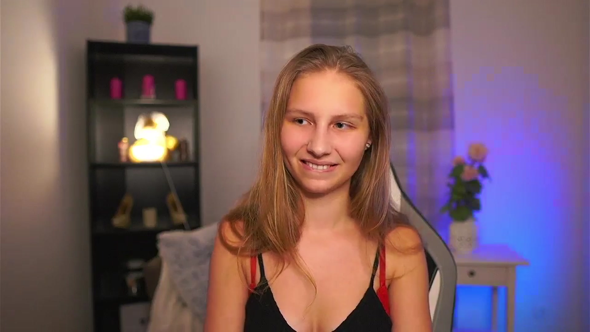 Gallery image thumbnail from Emmie_murray's myfreecams stream on, 02/21/2026, 22:17 image 4 of 20