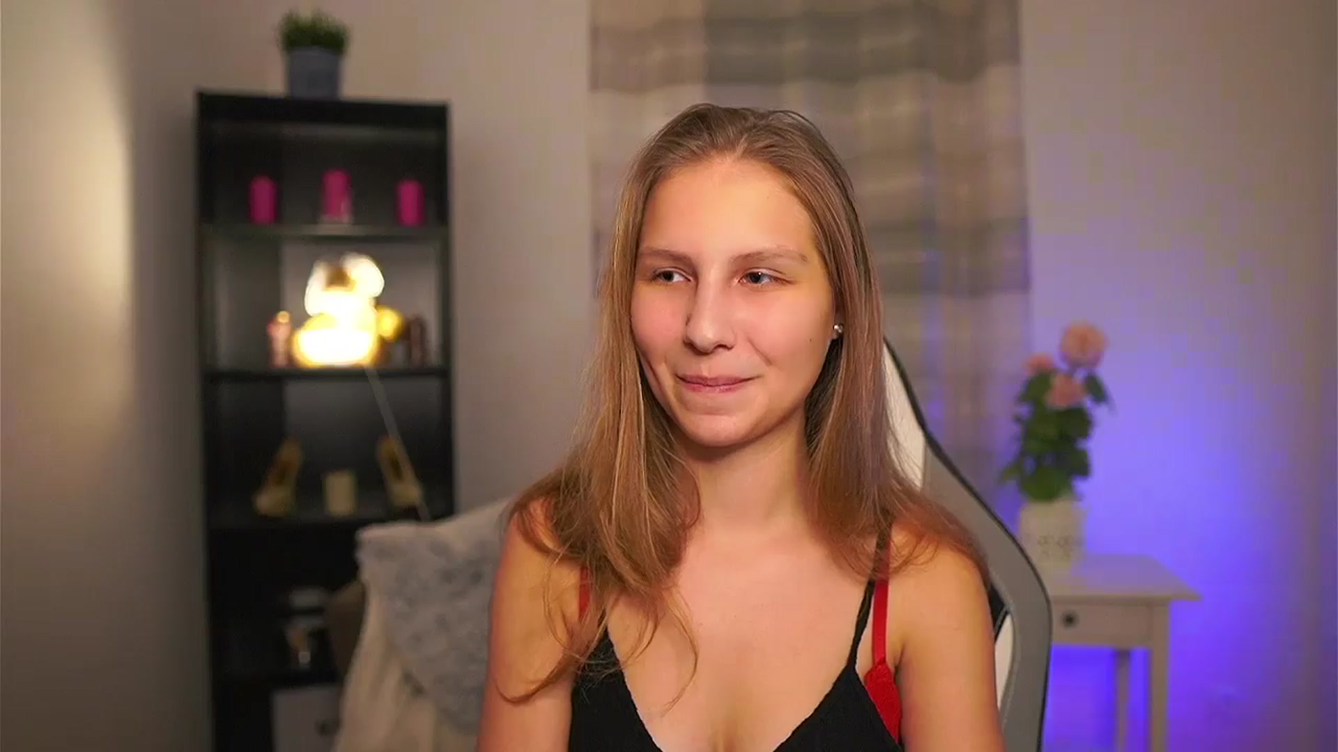 Gallery image thumbnail from Emmie_murray's myfreecams stream on, 02/21/2026, 22:17 image 6 of 20