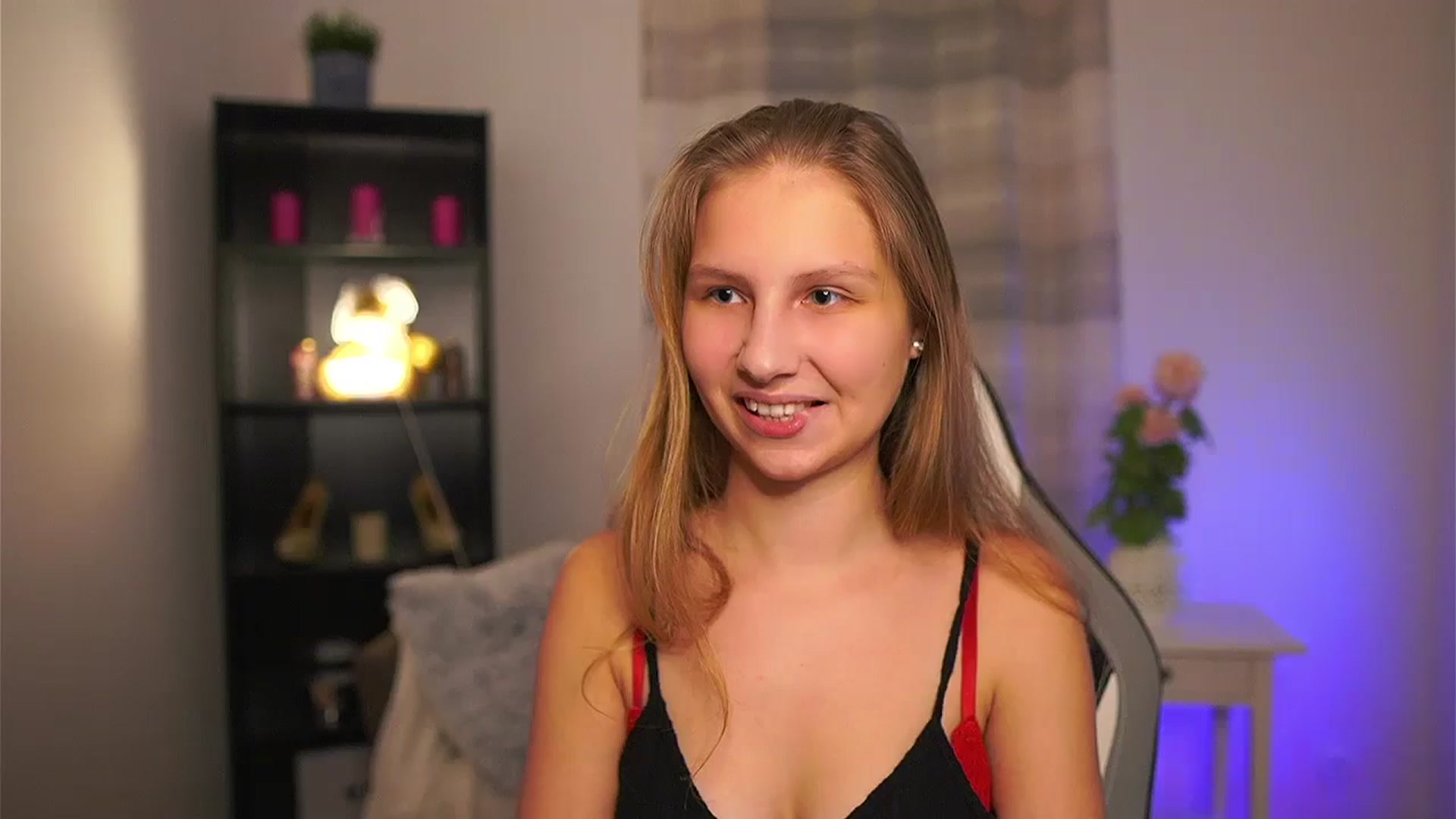 Gallery image thumbnail from Emmie_murray's myfreecams stream on, 02/21/2026, 22:17 image 2 of 20