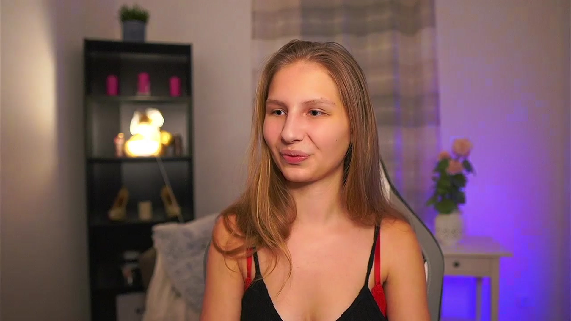 Gallery image thumbnail from Emmie_murray's myfreecams stream on, 02/21/2026, 22:17 image 5 of 20