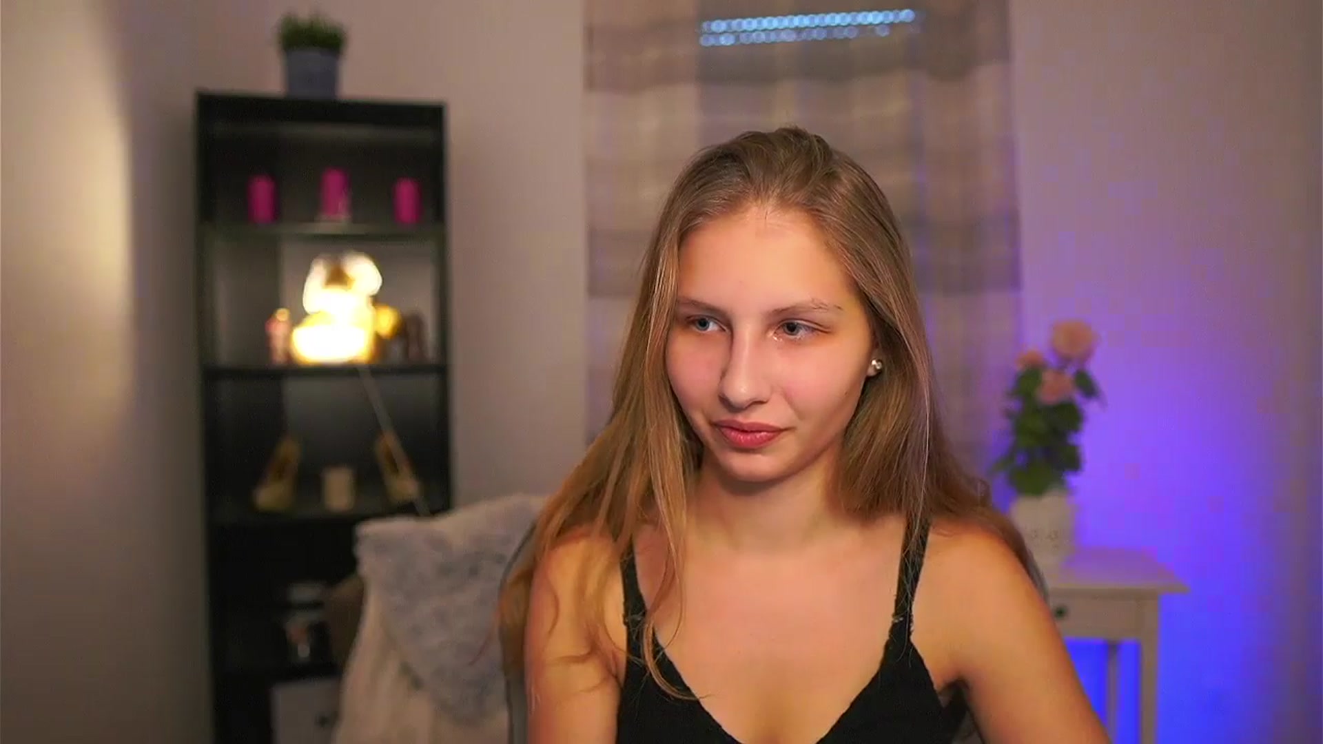 Gallery image thumbnail from Emmie_murray's myfreecams stream on, 02/22/2026, 14:36 image 2 of 20