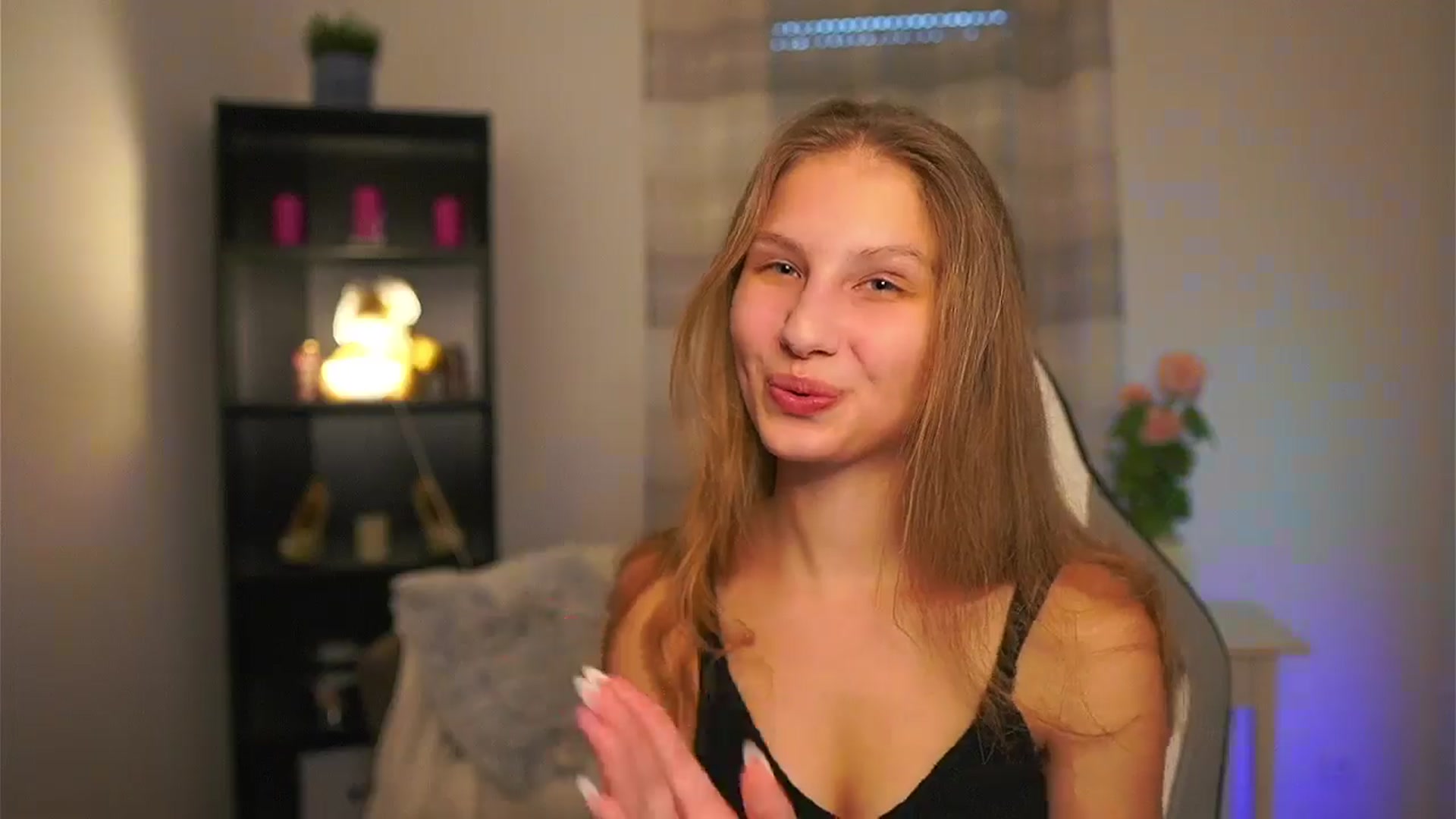 Gallery image thumbnail from Emmie_murray's myfreecams stream on, 02/22/2026, 14:36 image 9 of 20