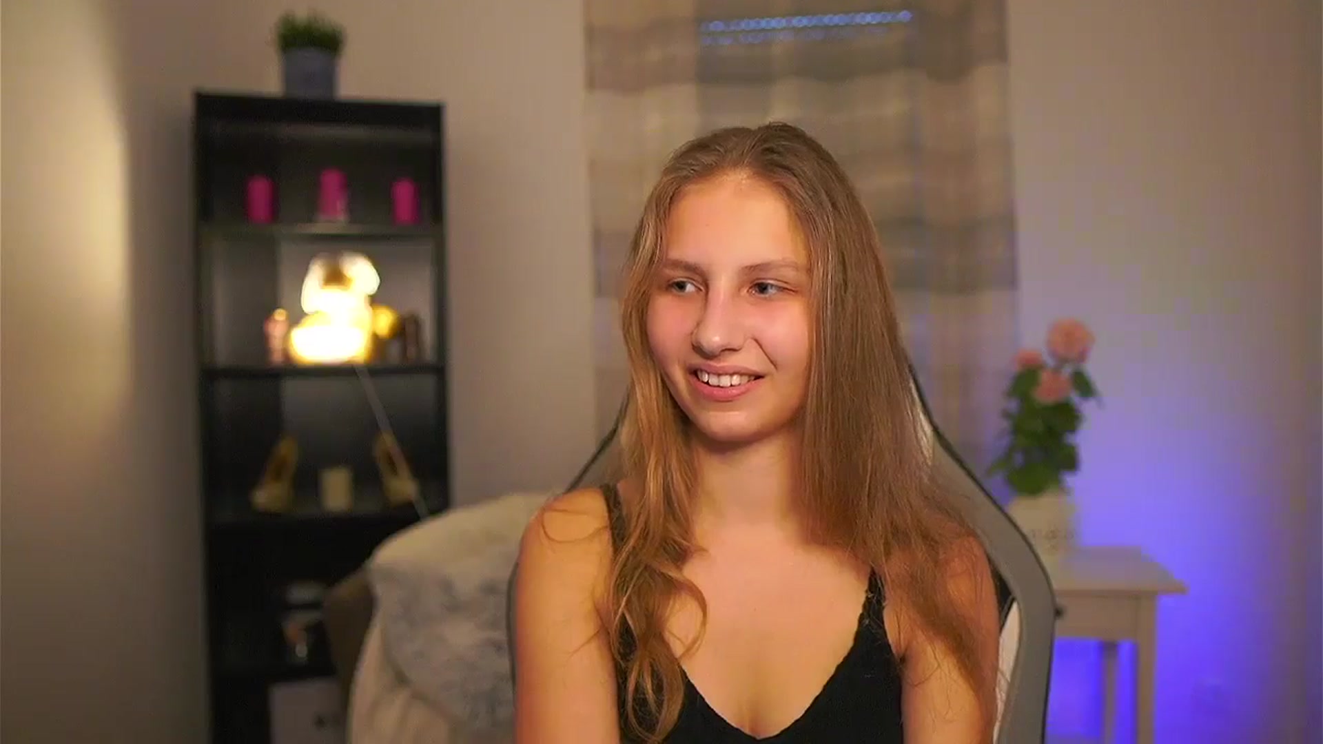 Gallery image thumbnail from Emmie_murray's myfreecams stream on, 02/22/2026, 16:26 image 4 of 20