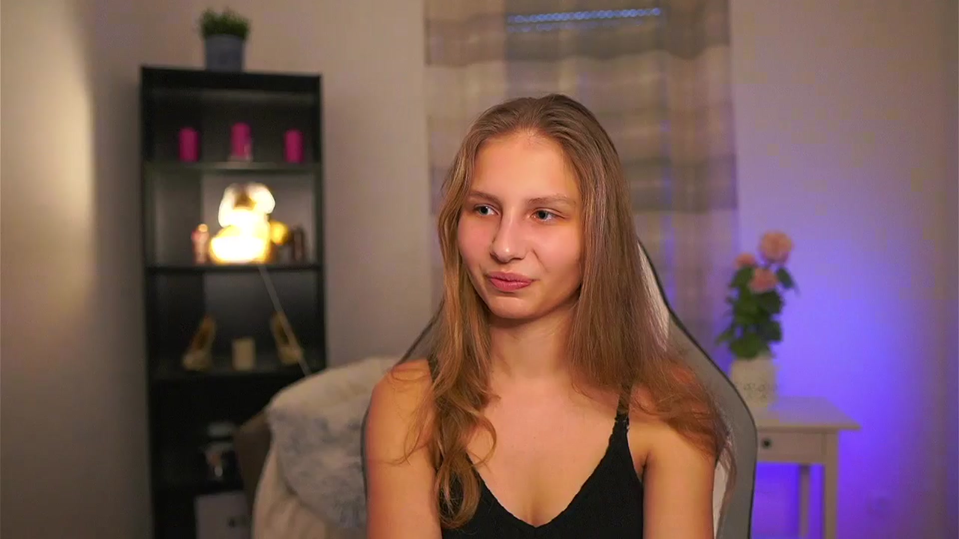 Gallery image thumbnail from Emmie_murray's myfreecams stream on, 02/22/2026, 16:26 image 1 of 20