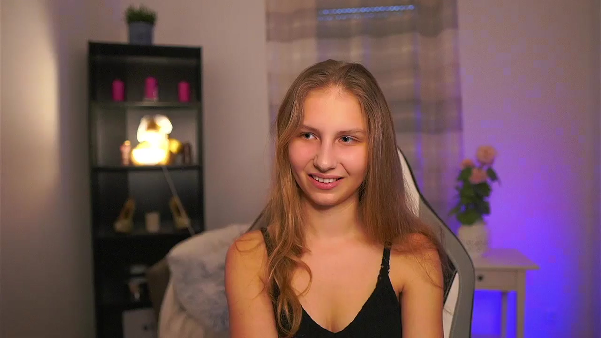 Gallery image thumbnail from Emmie_murray's myfreecams stream on, 02/22/2026, 16:26 image 3 of 20