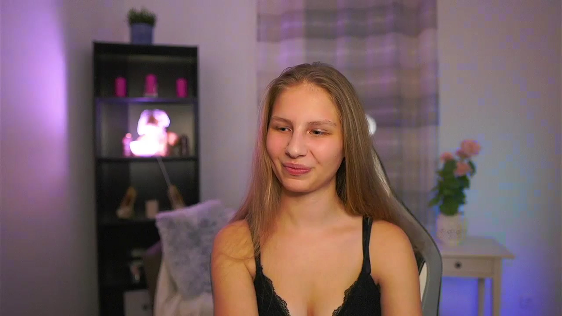 Gallery image thumbnail from Emmie_murray's myfreecams stream on, 02/26/2026, 20:13 image 10 of 20