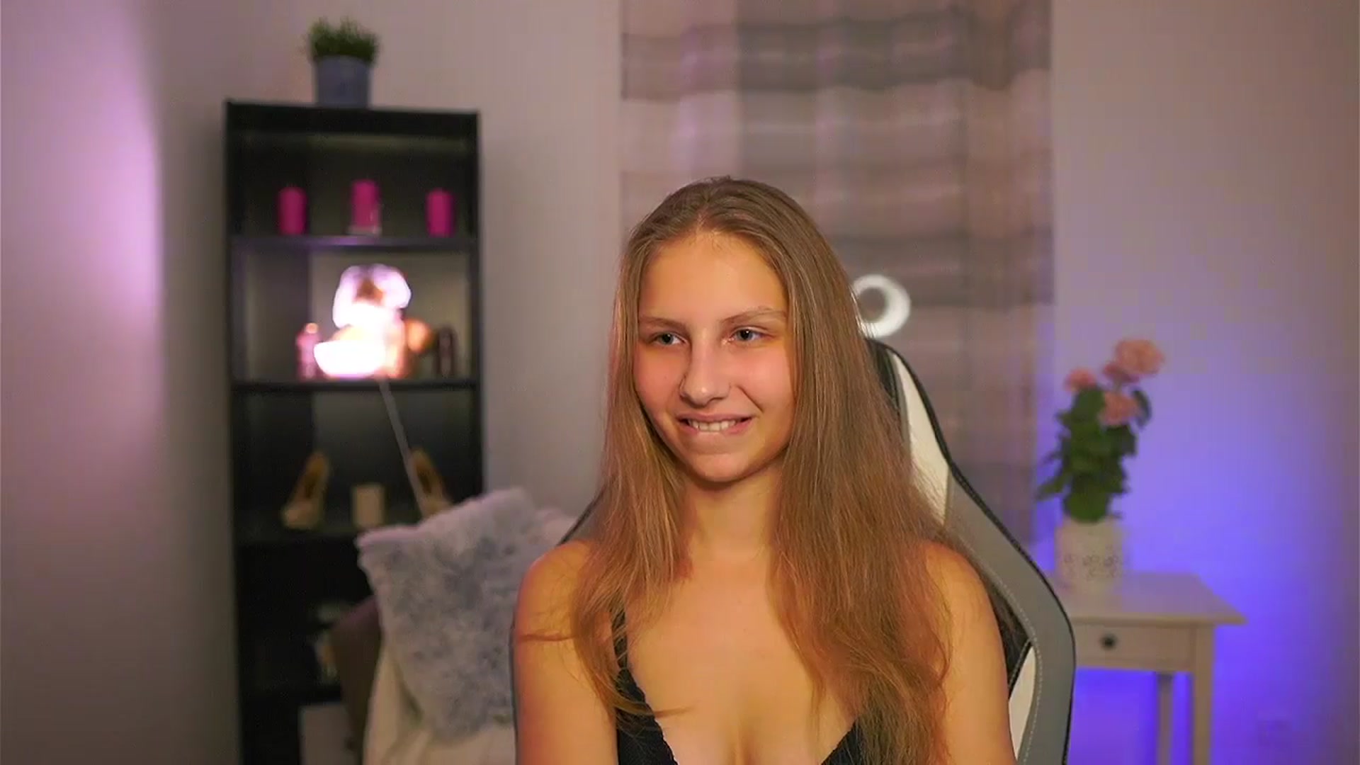 Gallery image thumbnail from Emmie_murray's myfreecams stream on, 02/26/2026, 20:27 image 9 of 20