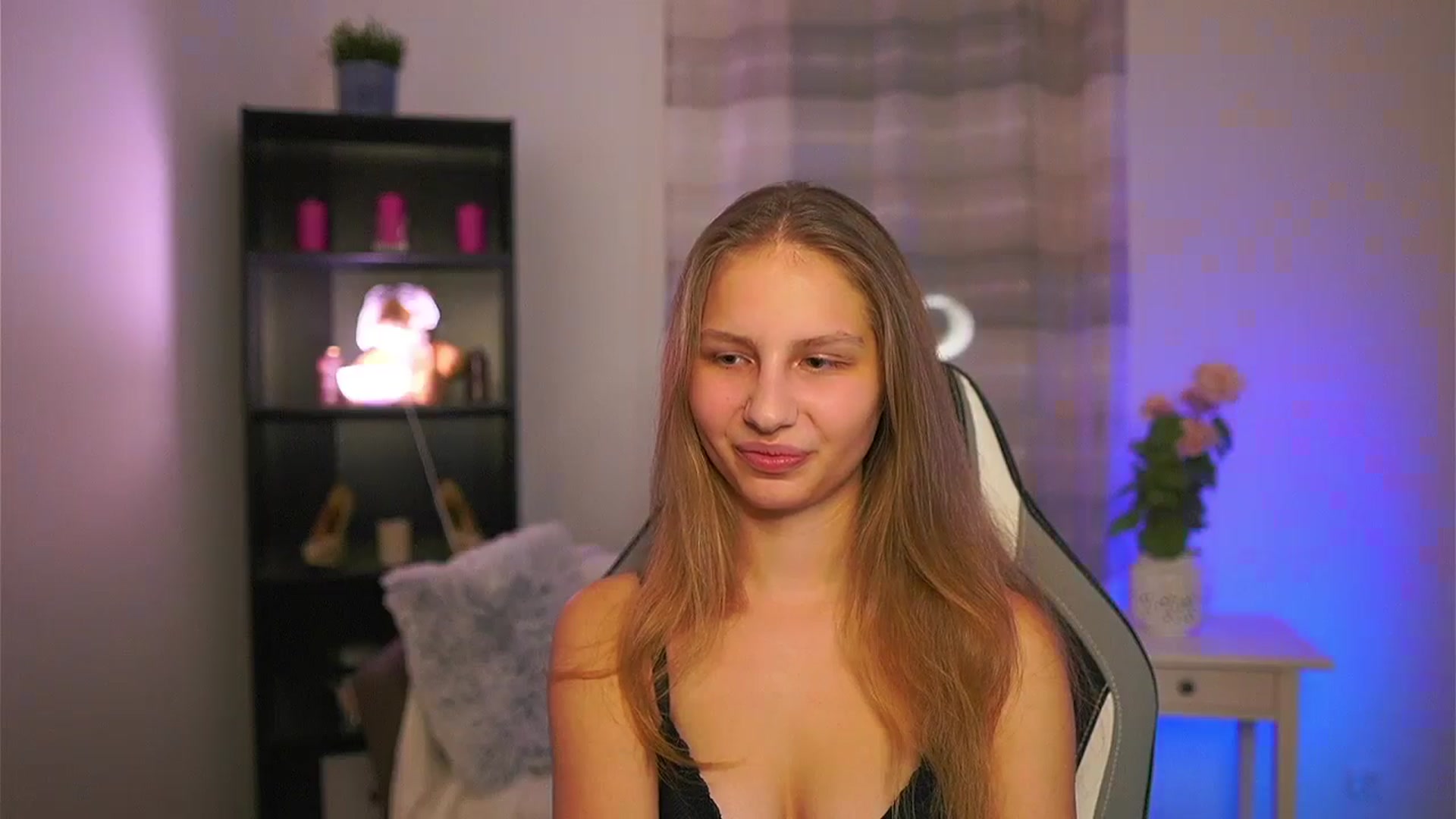 Gallery image thumbnail from Emmie_murray's myfreecams stream on, 02/26/2026, 20:27 image 7 of 20