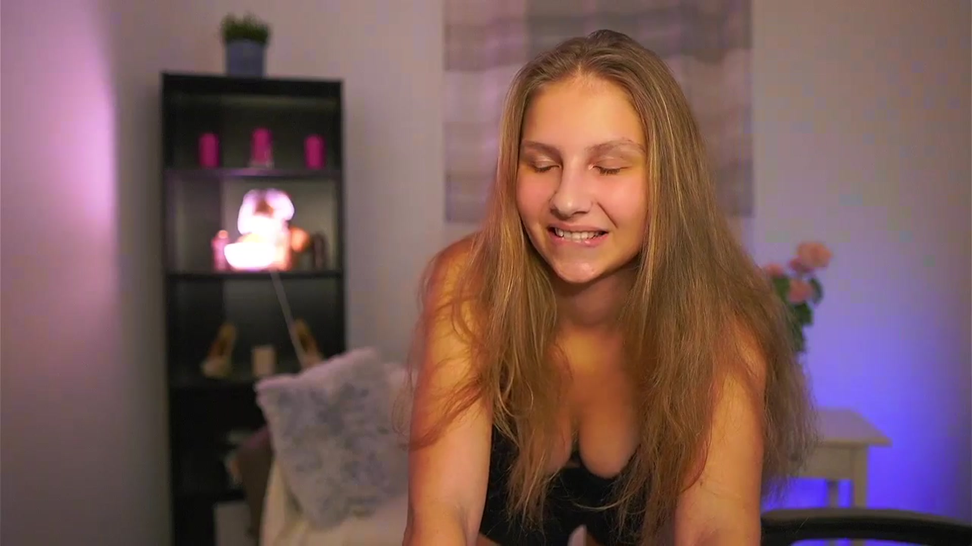 Gallery image thumbnail from Emmie_murray's myfreecams stream on, 02/26/2026, 20:27 image 17 of 20