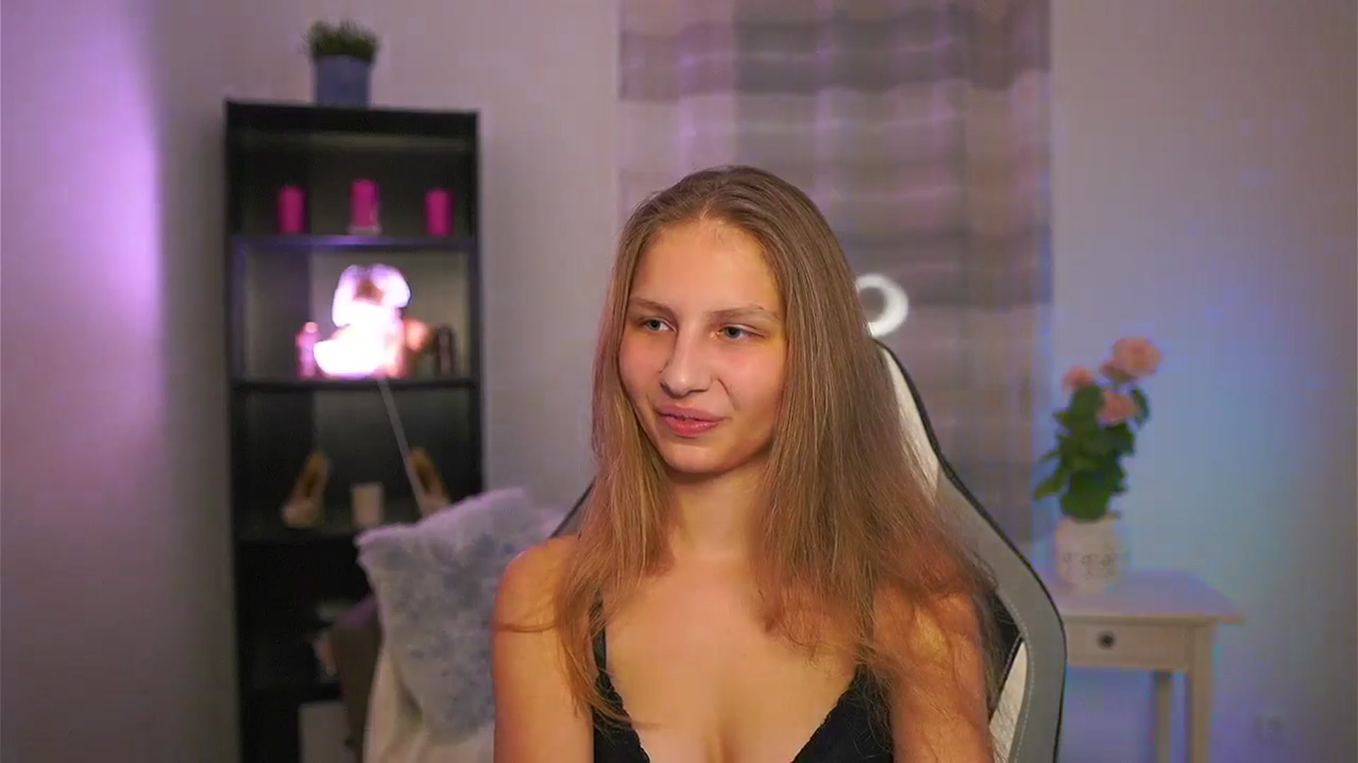 Gallery image thumbnail from Emmie_murray's myfreecams stream on, 02/26/2026, 20:27 image 4 of 20